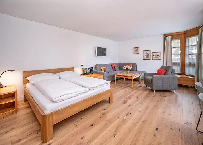 Schweizerhof Ferienwohnungen Lenzerheide 1
